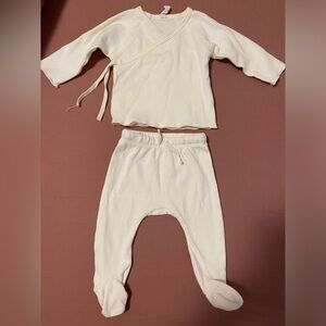 Quincy Mae Newborn Wrap Top and Footed Pants Set- Ivory Excellent condition